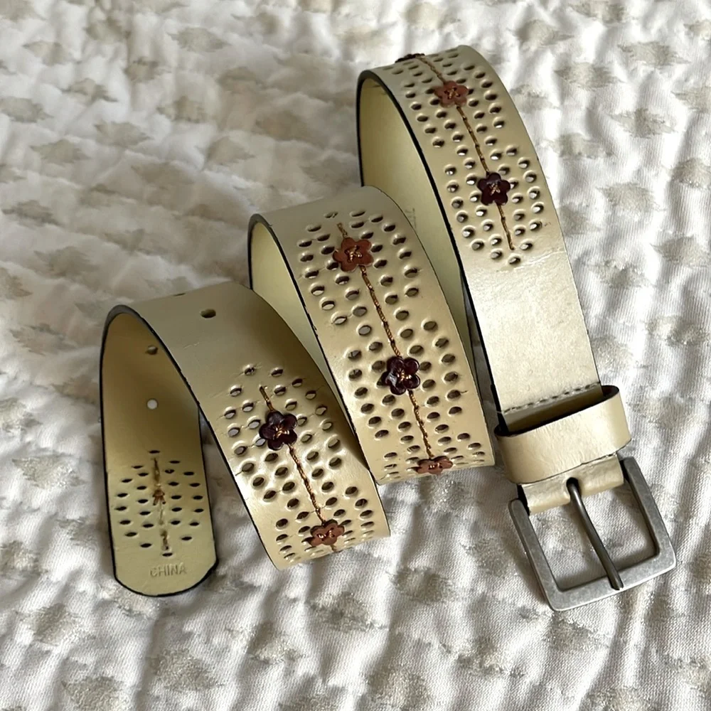 Vintage Daisy Flower Embossed Tan Leather Belt Ladies Large‎ 36/38